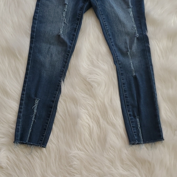 Blue Spice Cropped Distressed Jeans - Picture 3 of 4